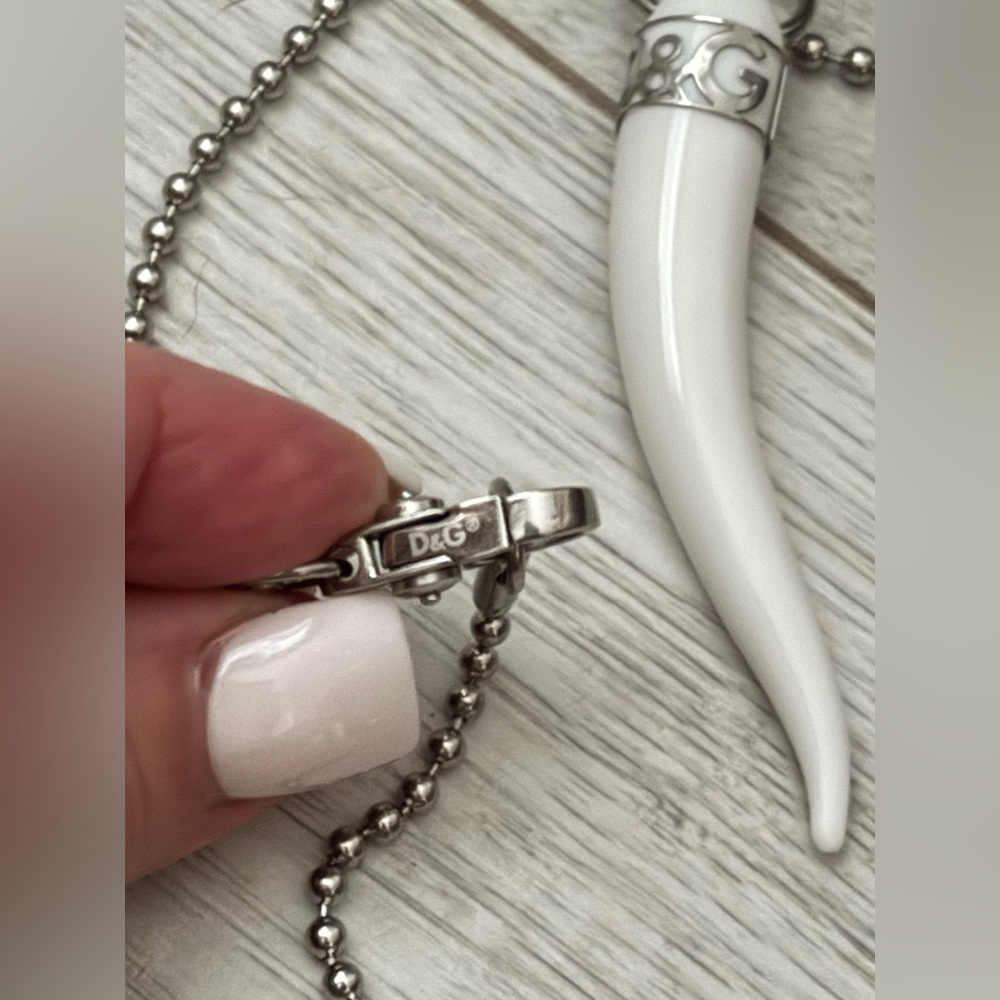 Dolce & Gabbana D&G 2.5” White Italian Horn Pendant with 22” Ball Chain - Picture 2 of 6